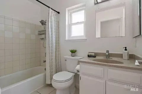 Bath - 130 Flying Cloud Ct, Vallejo, CA 94591 photo 3 of 5