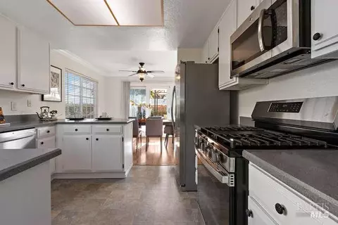 Kitchen - 130 Flying Cloud Ct, Vallejo, CA 94591 photo 2 of 3