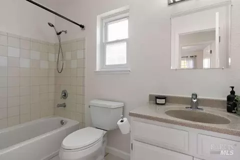 Bath - 130 Flying Cloud Ct, Vallejo, CA 94591 photo 4 of 5