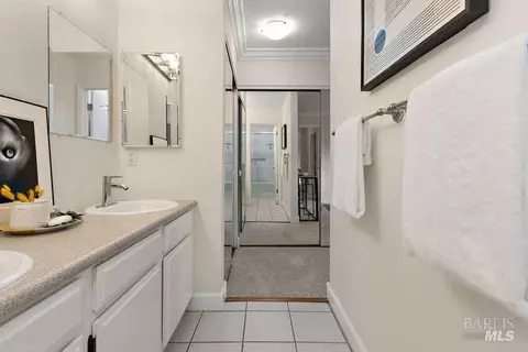 Bath - 130 Flying Cloud Ct, Vallejo, CA 94591 photo 2 of 5