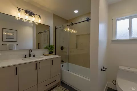 Bath - 2711 Mark West Station Rd, Windsor, CA 95492 photo 1 of 2