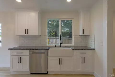Kitchen - 2711 Mark West Station Rd, Windsor, CA 95492 photo 6 of 7