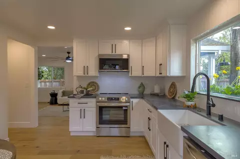 Kitchen - 2711 Mark West Station Rd, Windsor, CA 95492 photo 3 of 7