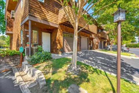 1 Freedom Ln S, Petaluma, CA 94952