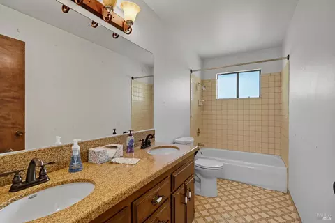 Bath - 4295 E 3rd Ave, Napa, CA 94558 photo 1 of 1