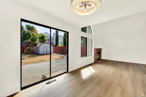 Living - 260 Neptunes Ct, Vallejo, CA 94591 photo 1 of 6