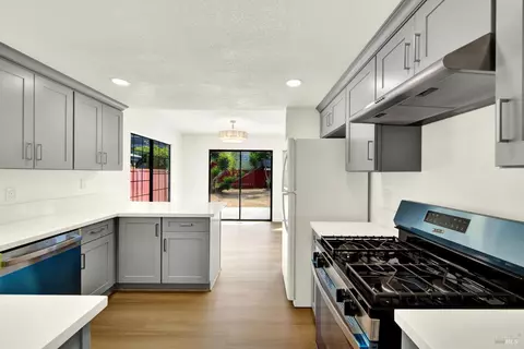 Kitchen - 260 Neptunes Ct, Vallejo, CA 94591 photo 2 of 2