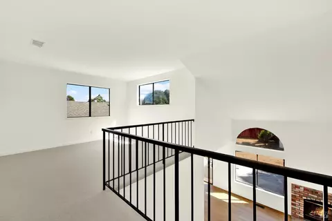 Living - 260 Neptunes Ct, Vallejo, CA 94591 photo 5 of 6
