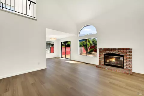 Living - 260 Neptunes Ct, Vallejo, CA 94591 photo 2 of 6