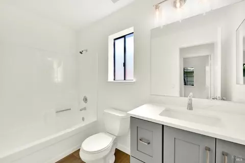 Bath - 260 Neptunes Ct, Vallejo, CA 94591 photo 1 of 4