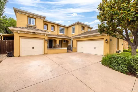 660 Sparrowhawk Dr, Vacaville, CA 95687