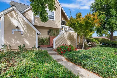 397 E 2nd St, Benicia, CA 94510