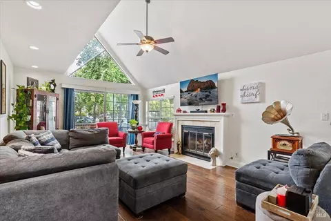 Living - 397 E 2nd St, Benicia, CA 94510 photo 1 of 2