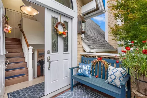 Entry Way - 397 E 2nd St, Benicia, CA 94510 photo 1 of 5