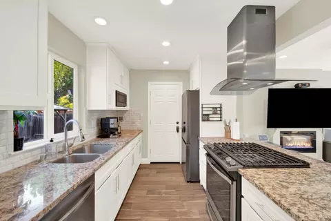 Kitchen - 2445 Maple Ave, Concord, CA 94520 photo 2 of 5