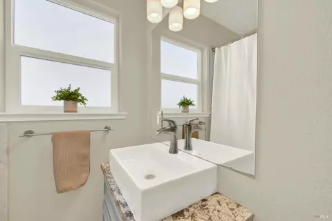Bath - 2445 Maple Ave, Concord, CA 94520 photo 2 of 5