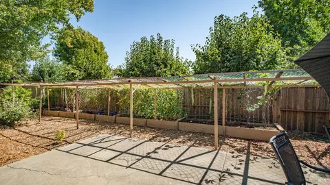 Exterior - 2231 Silver Fox Cir, Fairfield, CA 94534 photo 17 of 28