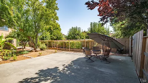 Exterior - 2231 Silver Fox Cir, Fairfield, CA 94534 photo 15 of 28