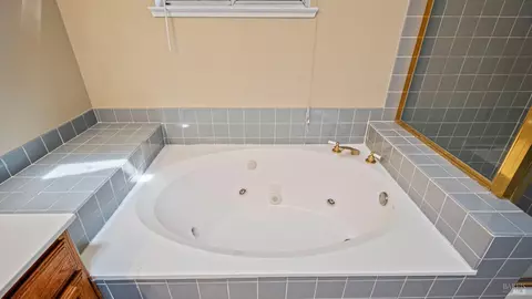 Bath - 2231 Silver Fox Cir, Fairfield, CA 94534 photo 5 of 6