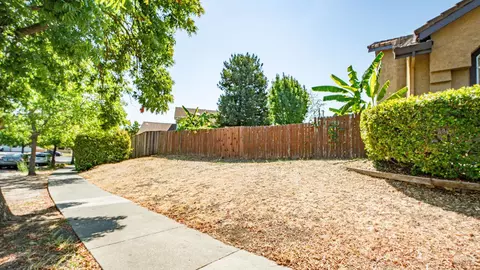 Exterior - 2231 Silver Fox Cir, Fairfield, CA 94534 photo 4 of 28