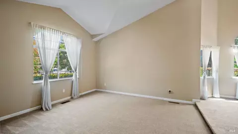 Living - 2231 Silver Fox Cir, Fairfield, CA 94534 photo 3 of 4