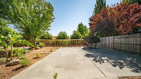 Exterior - 2231 Silver Fox Cir, Fairfield, CA 94534 photo 14 of 28