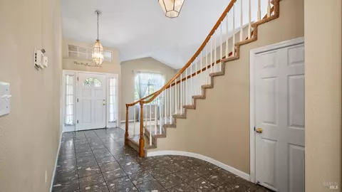 Entry Way - 2231 Silver Fox Cir, Fairfield, CA 94534 photo 2 of 3