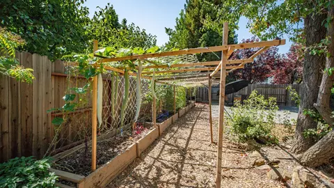Exterior - 2231 Silver Fox Cir, Fairfield, CA 94534 photo 10 of 28