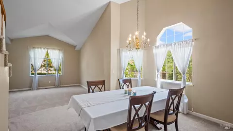 Dining - 2231 Silver Fox Cir, Fairfield, CA 94534 photo 2 of 4
