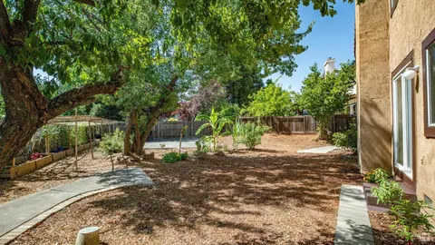 Exterior - 2231 Silver Fox Cir, Fairfield, CA 94534 photo 7 of 28