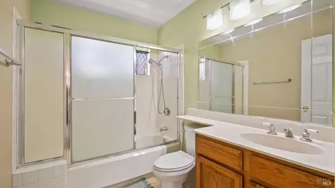 Bath - 2231 Silver Fox Cir, Fairfield, CA 94534 photo 1 of 6
