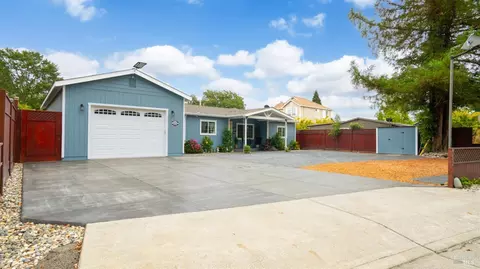 Exterior - 8602 Alden Ln, Windsor, CA 95492 photo 2 of 11