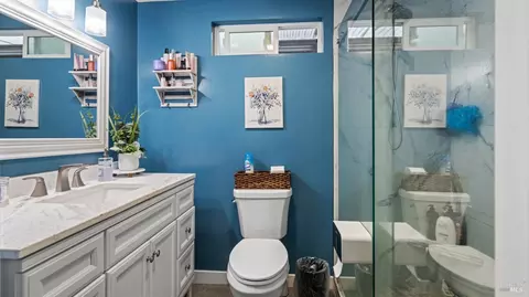 Bath - 8602 Alden Ln, Windsor, CA 95492 photo 2 of 2