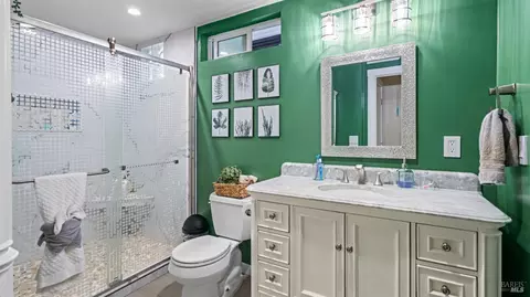 Bath - 8602 Alden Ln, Windsor, CA 95492 photo 1 of 2
