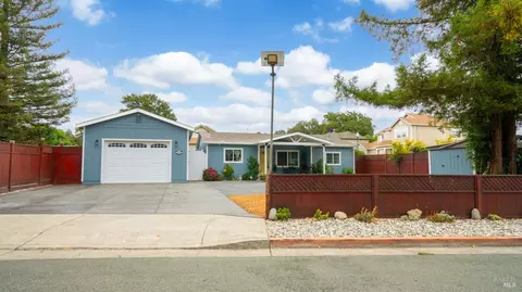 8602 Alden Ln, Windsor, CA 95492