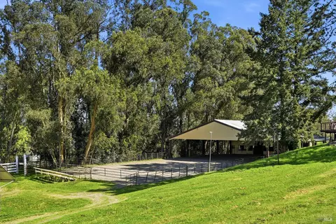 411 Highland Ave, Penngrove, CA 94951