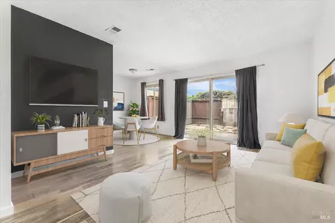 729 Rockwell Pl, Santa Rosa, CA 95401