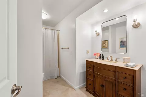 Bath - 3 Windmill Pl, Novato, CA 94945 photo 1 of 3