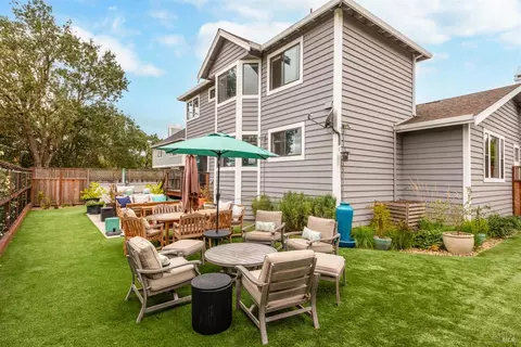 Exterior - 3 Windmill Pl, Novato, CA 94945 photo 2 of 7