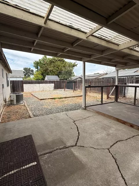 Exterior - 137 Edwin Dr, Vacaville, CA 95687 photo 2 of 4