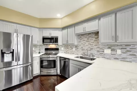 5051 Lakeshore Dr, Fairfield, CA 94534