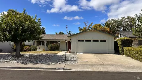 201 Lassen Cir, Vacaville, CA 95687