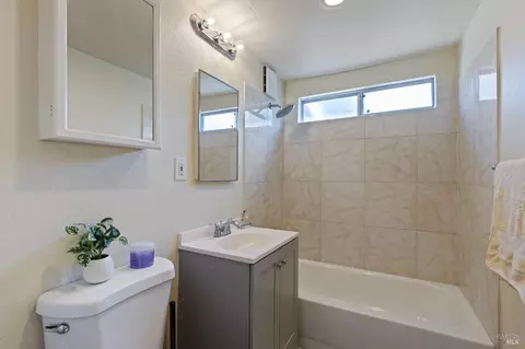 Bath - 305 Baywood Dr, Vallejo, CA 94591 photo 1 of 1