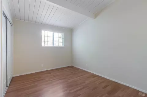Bedroom - 305 Baywood Dr, Vallejo, CA 94591 photo 6 of 7