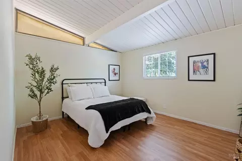 Bedroom - 305 Baywood Dr, Vallejo, CA 94591 photo 1 of 7