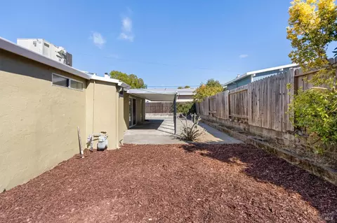 Exterior - 305 Baywood Dr, Vallejo, CA 94591 photo 9 of 10