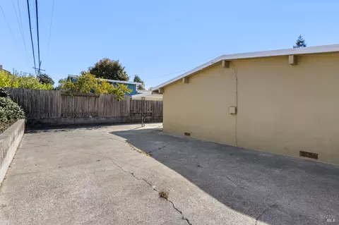 Exterior - 305 Baywood Dr, Vallejo, CA 94591 photo 5 of 10
