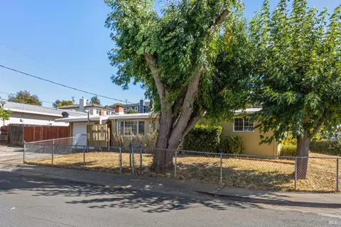 Exterior - 305 Baywood Dr, Vallejo, CA 94591 photo 2 of 10