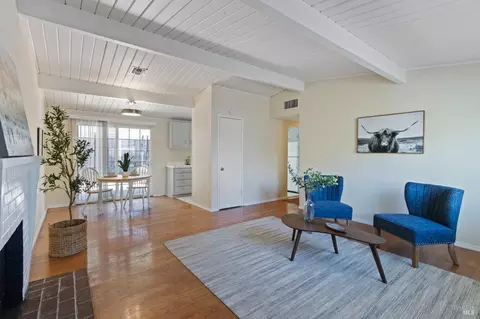 Living - 305 Baywood Dr, Vallejo, CA 94591 photo 1 of 2