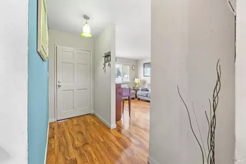 Entry Way - 392 Winchester St, Vallejo, CA 94590 photo 3 of 4